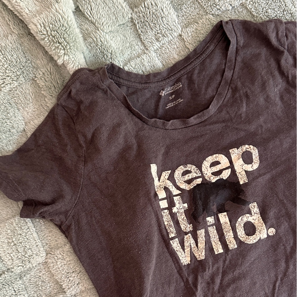 Columbia Graphic Gray/Brown Short Sleeve Tee‎